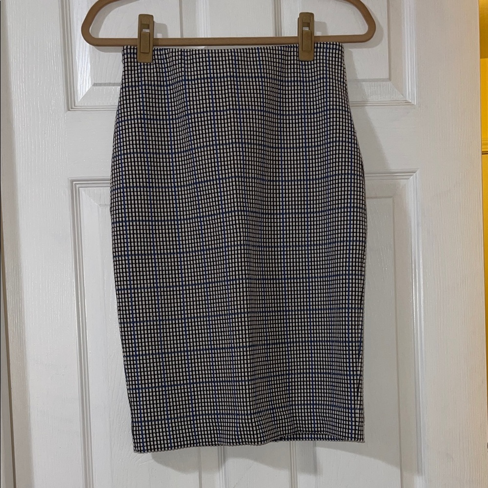 NWT Ann Taylor Classic Pencil Skirt Black and White with blue lines